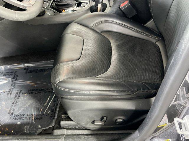 Photo of 2022 Granite Crystal Metallic Clearcoat Jeep Cherokee
