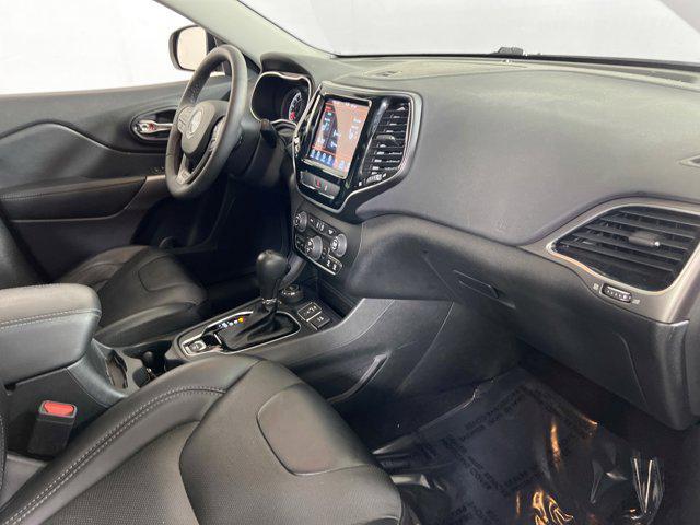 Photo of 2022 Granite Crystal Metallic Clearcoat Jeep Cherokee