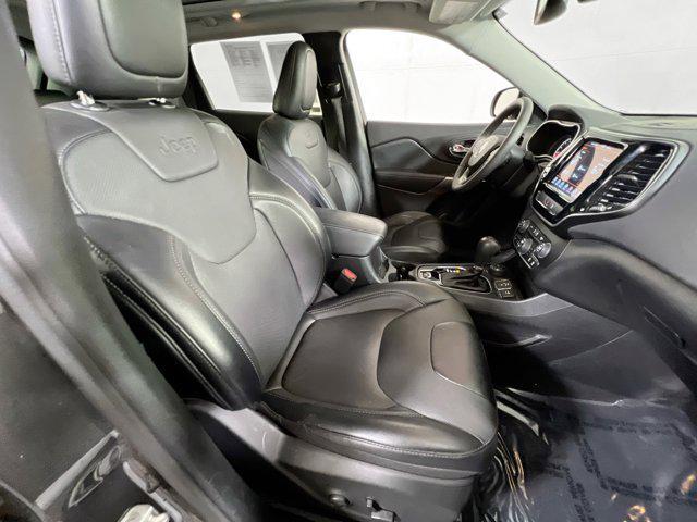 Photo of 2022 Granite Crystal Metallic Clearcoat Jeep Cherokee
