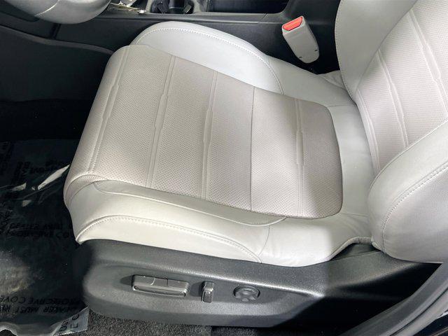 Photo of 2022 Crystal Black Pearl Honda CR-V