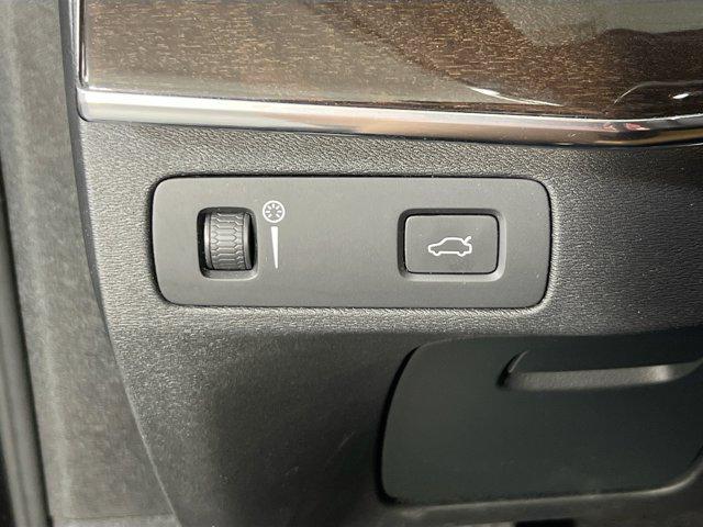 Photo of 2017 Onyx Black Metallic Volvo XC90
