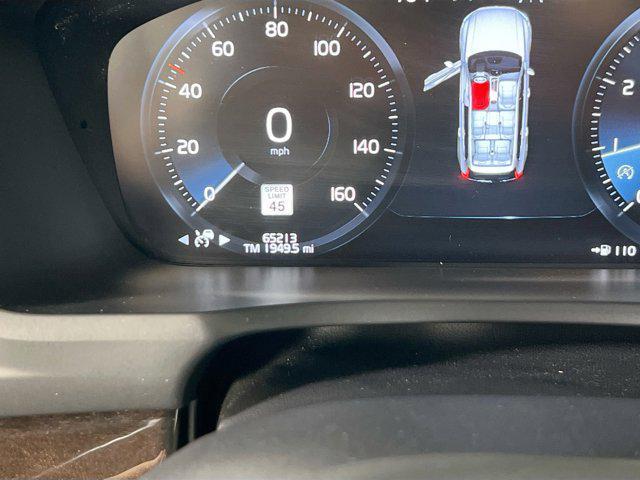 Photo of 2017 Onyx Black Metallic Volvo XC90