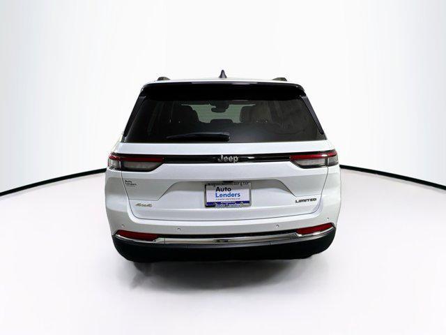 Photo of 2022 Bright White Clearcoat Jeep Grand Cherokee