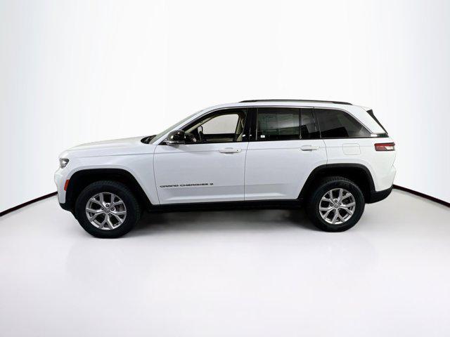 Photo of 2022 Bright White Clearcoat Jeep Grand Cherokee