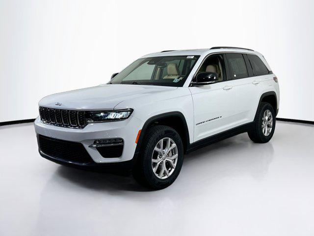 Photo of 2022 Bright White Clearcoat Jeep Grand Cherokee