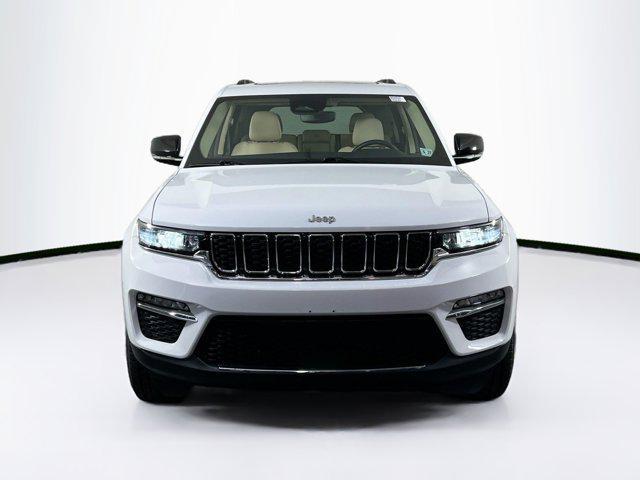 Photo of 2022 Bright White Clearcoat Jeep Grand Cherokee