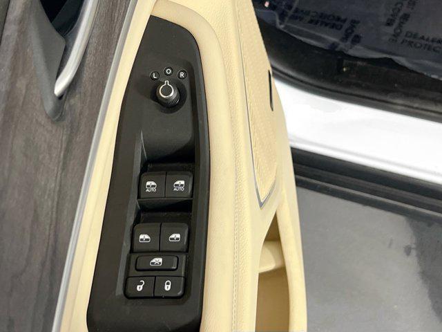 Photo of 2022 Bright White Clearcoat Jeep Grand Cherokee