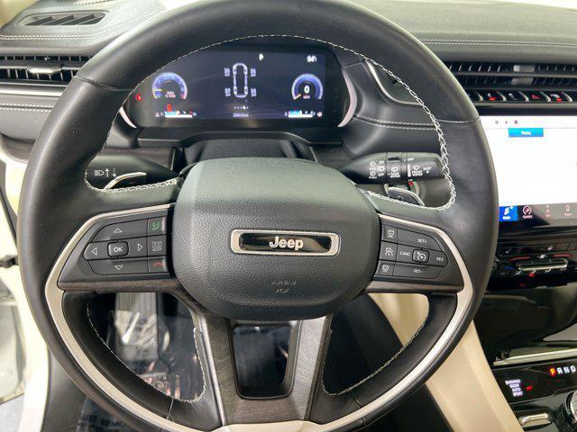 Photo of 2022 Bright White Clearcoat Jeep Grand Cherokee