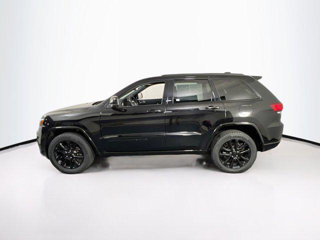 Photo of 2022 Diamond Black Crystal Pearlcoat Jeep Grand Cherokee