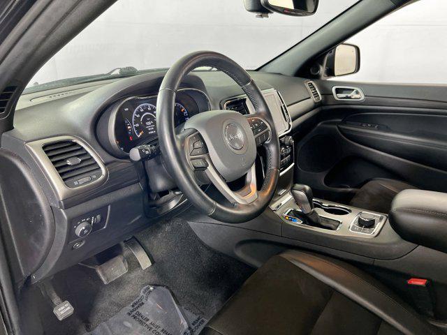 Photo of 2022 Diamond Black Crystal Pearlcoat Jeep Grand Cherokee