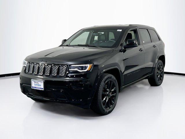 Photo of 2022 Diamond Black Crystal Pearlcoat Jeep Grand Cherokee