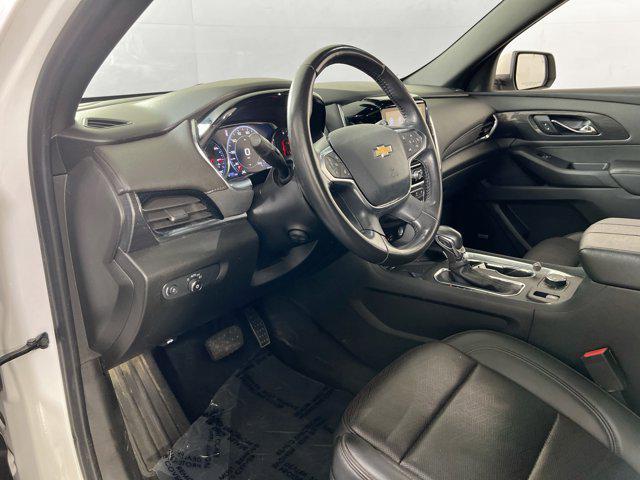 Photo of 2022 Iridescent Pearl Tricoat Chevrolet Traverse
