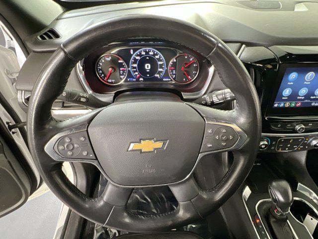 Photo of 2022 Iridescent Pearl Tricoat Chevrolet Traverse