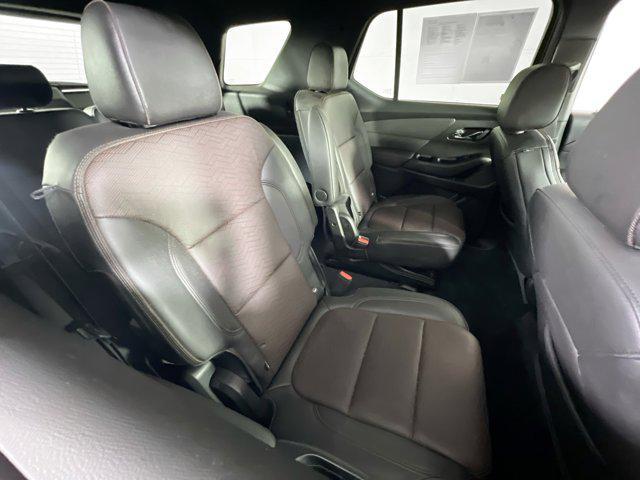 Photo of 2022 Iridescent Pearl Tricoat Chevrolet Traverse