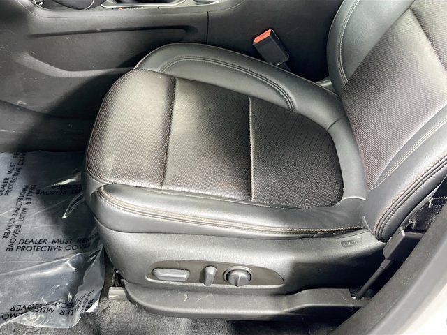 Photo of 2022 Iridescent Pearl Tricoat Chevrolet Traverse