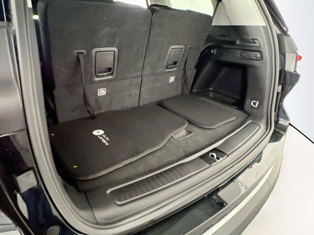 Photo of 2021 Diamond Black Crystal Pearlcoat Jeep Grand Cherokee L