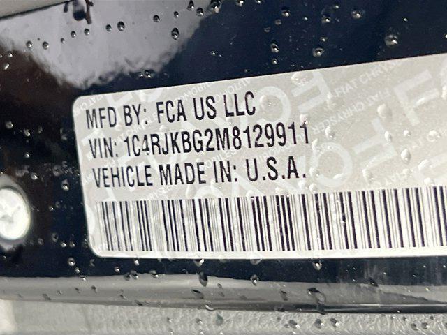 Photo of 2021 Diamond Black Crystal Pearlcoat Jeep Grand Cherokee L