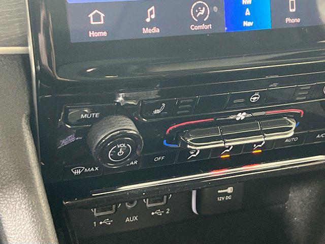 Photo of 2021 Diamond Black Crystal Pearlcoat Jeep Grand Cherokee L