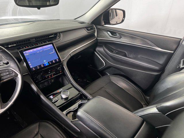 Photo of 2021 Diamond Black Crystal Pearlcoat Jeep Grand Cherokee L