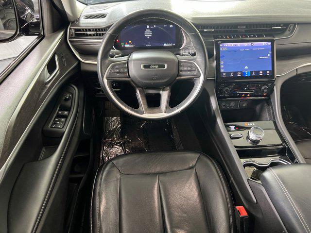 Photo of 2021 Diamond Black Crystal Pearlcoat Jeep Grand Cherokee L