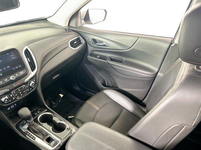 Photo of 2022 Silver Ice Metallic Chevrolet Equinox
