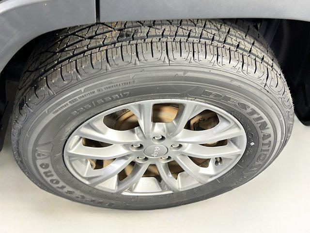 Photo of 2021 Diamond Black Crystal Pearlcoat Jeep Cherokee