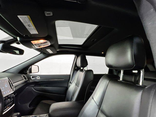 Photo of 2022 Bright White Clearcoat Jeep Grand Cherokee