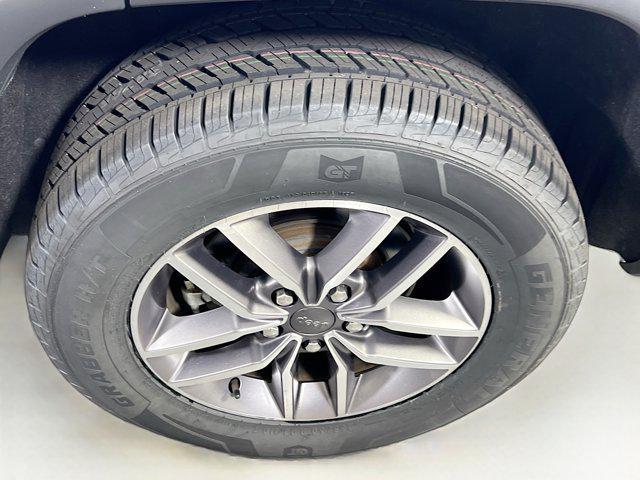 Photo of 2022 Bright White Clearcoat Jeep Grand Cherokee