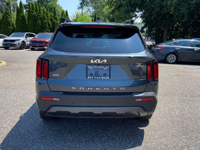 Photo of 2022 Gravity Gray Kia Sorento