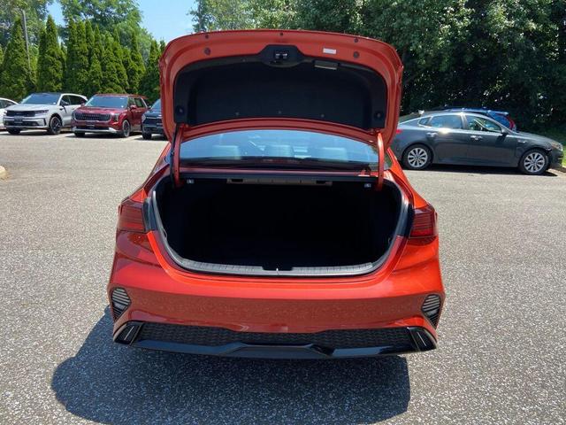 Photo of 2022 Fire Orange Kia Forte