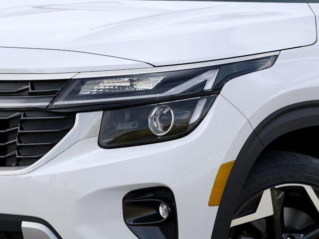Photo of 2025 Clear White / Black Roof Kia Seltos