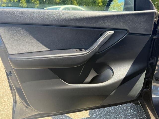 Photo of 2021 Gray Tesla Model Y