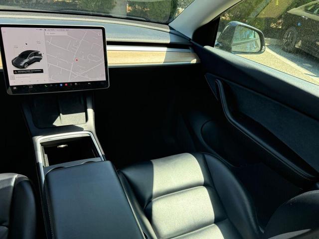 Photo of 2021 Gray Tesla Model Y