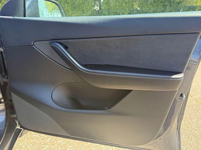 Photo of 2021 Gray Tesla Model Y