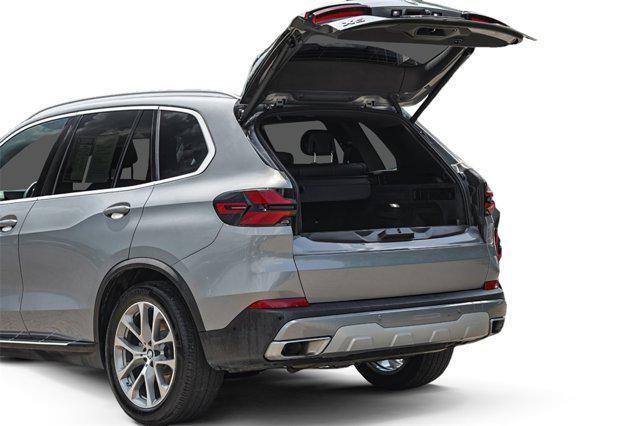 Photo of 2024 Black Sapphire Metallic BMW X5