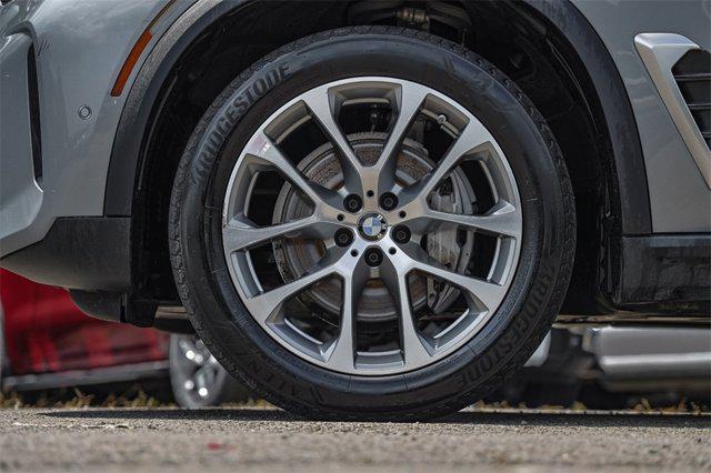 Photo of 2024 Black Sapphire Metallic BMW X5