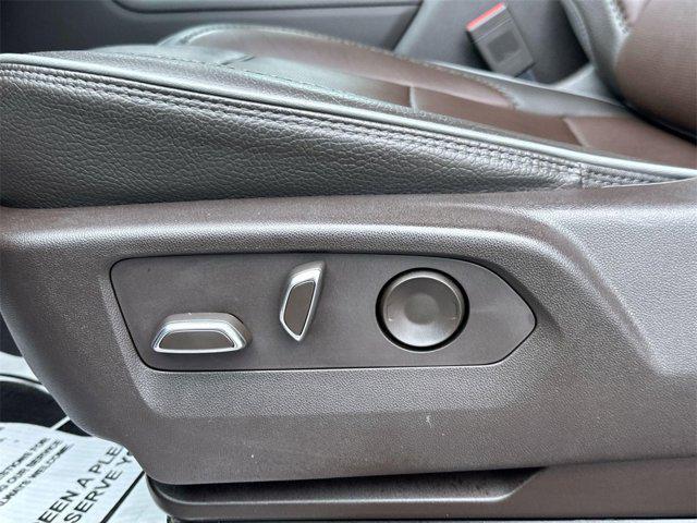 Photo of 2023 White Frost Tricoat GMC Sierra 1500
