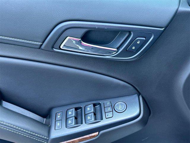 Photo of 2018 Summit White Chevrolet Tahoe