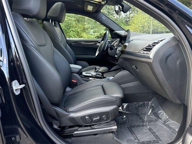 Photo of 2024 Black BMW X4
