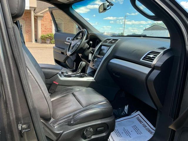Photo of 2015 Tuxedo Black Metallic Ford Explorer