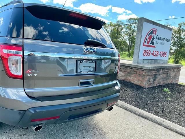 Photo of 2015 Tuxedo Black Metallic Ford Explorer