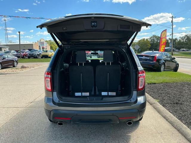Photo of 2015 Tuxedo Black Metallic Ford Explorer