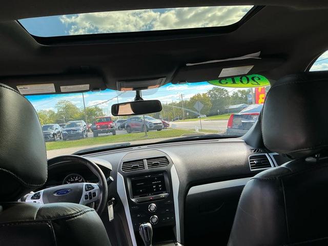 Photo of 2015 Tuxedo Black Metallic Ford Explorer