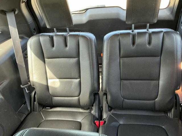 Photo of 2015 Tuxedo Black Metallic Ford Explorer