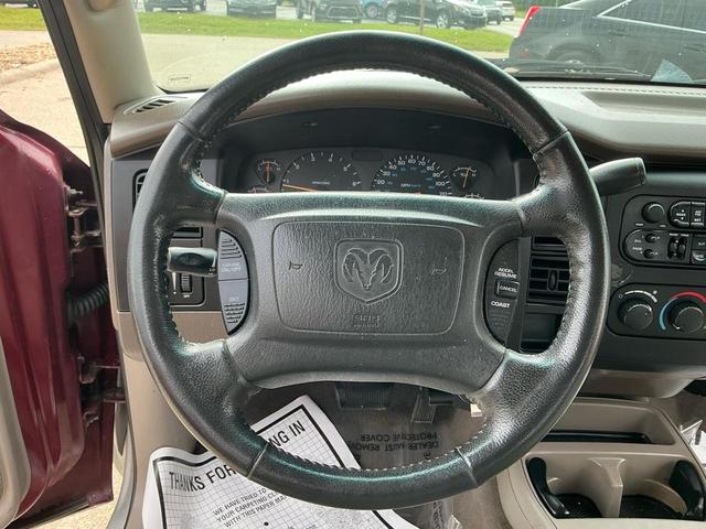 Photo of 2001 MAROON Dodge Dakota