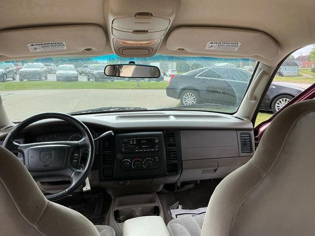 Photo of 2001 MAROON Dodge Dakota