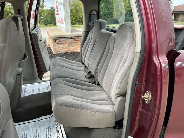 Photo of 2001 MAROON Dodge Dakota