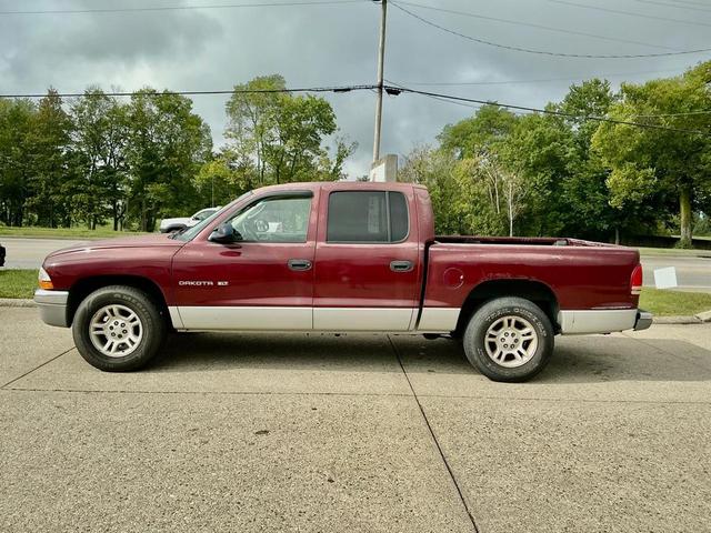 Photo of 2001 MAROON Dodge Dakota