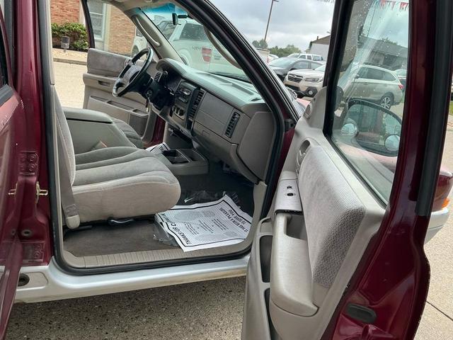 Photo of 2001 MAROON Dodge Dakota