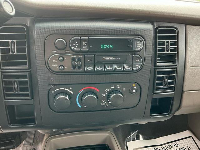 Photo of 2001 MAROON Dodge Dakota